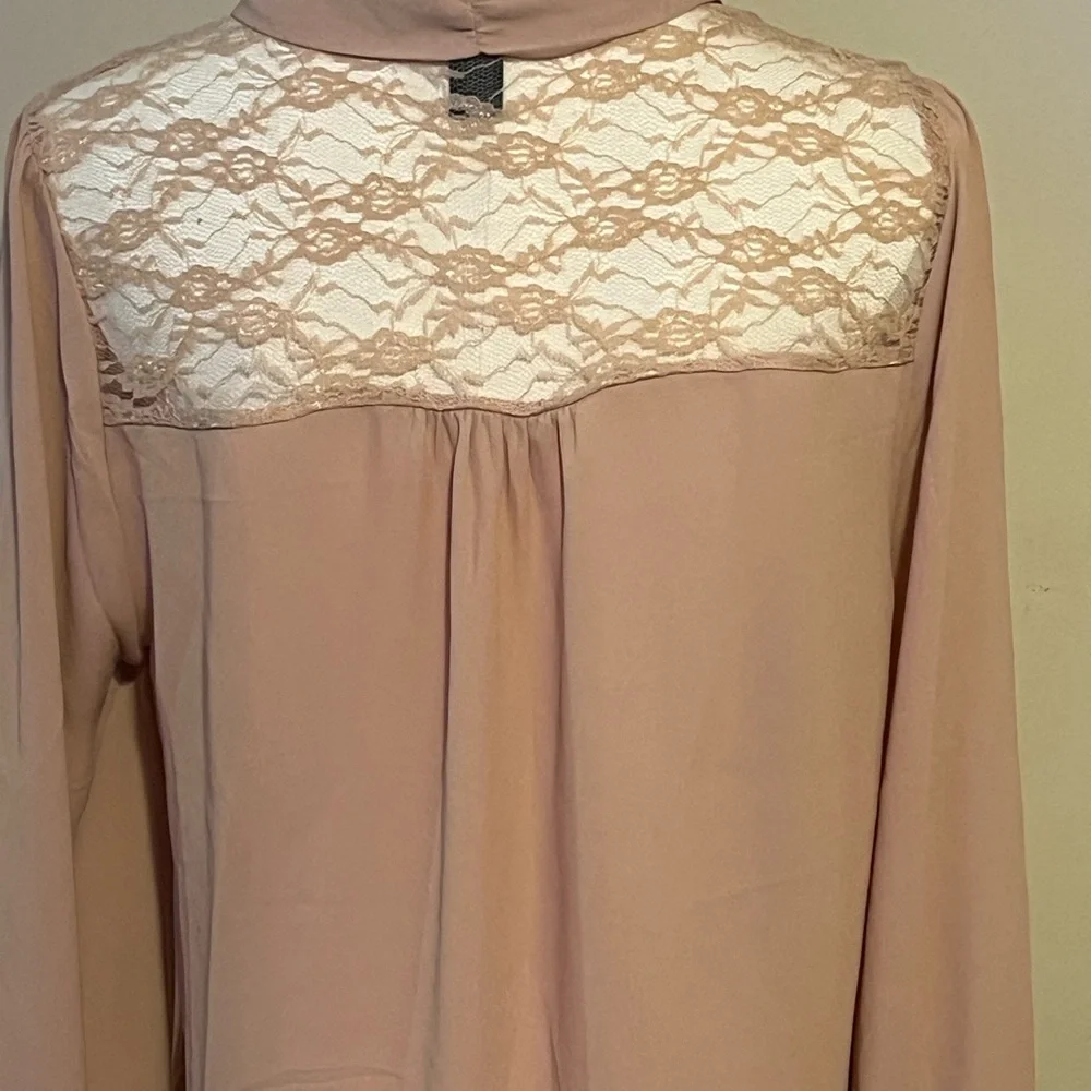 Like New Forever 21 Soft Pink Lace Detail Blouse